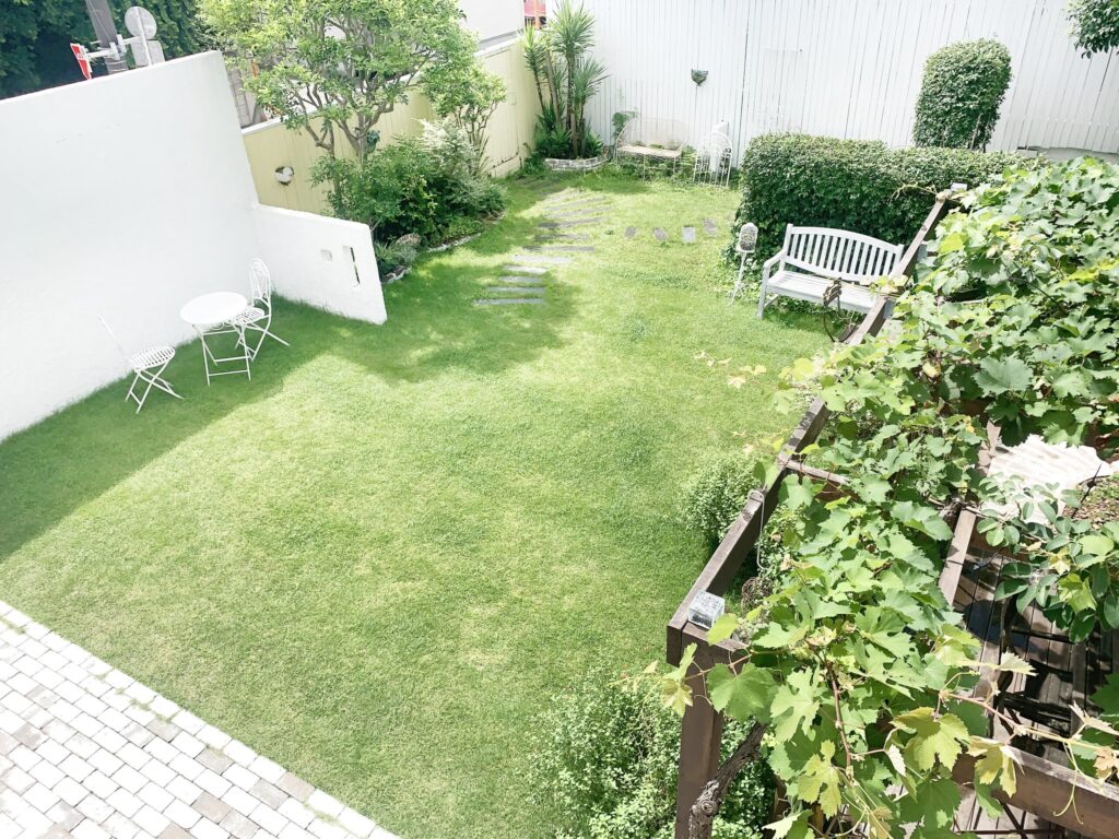 天然芝が広がるガーデン