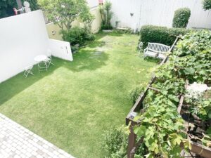 天然芝が広がるガーデン